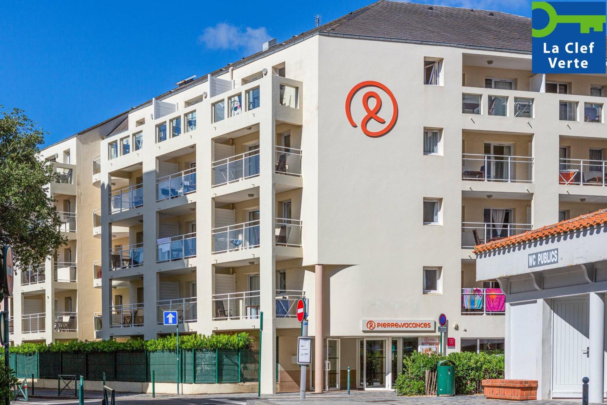 Pierre & La Baie Des Sables Apart-hotel 3*
